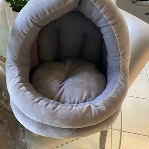 Cozy Gray Pet Bed for Dogs